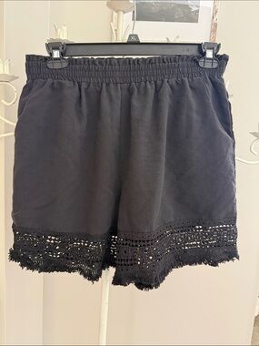 Women's Black Crochet Trim Elastic-Waist Skort